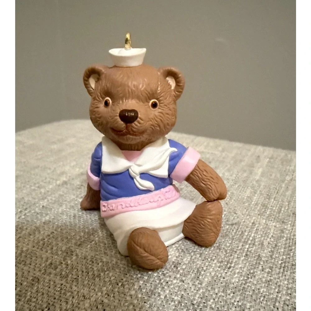🎄Hallmark Keepsake Ornament 1998 Granddaughter Bear QX6683 – Open Box